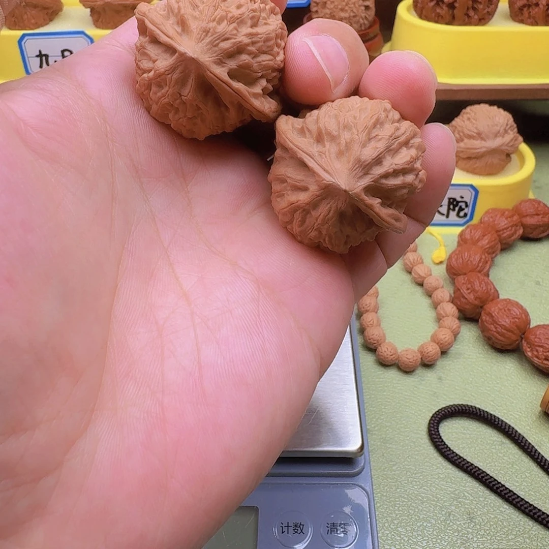 桃核吊坠全品37金牛