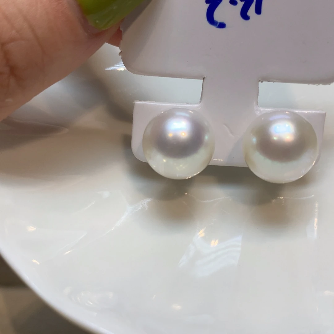 18K金镶嵌海水珍珠耳饰