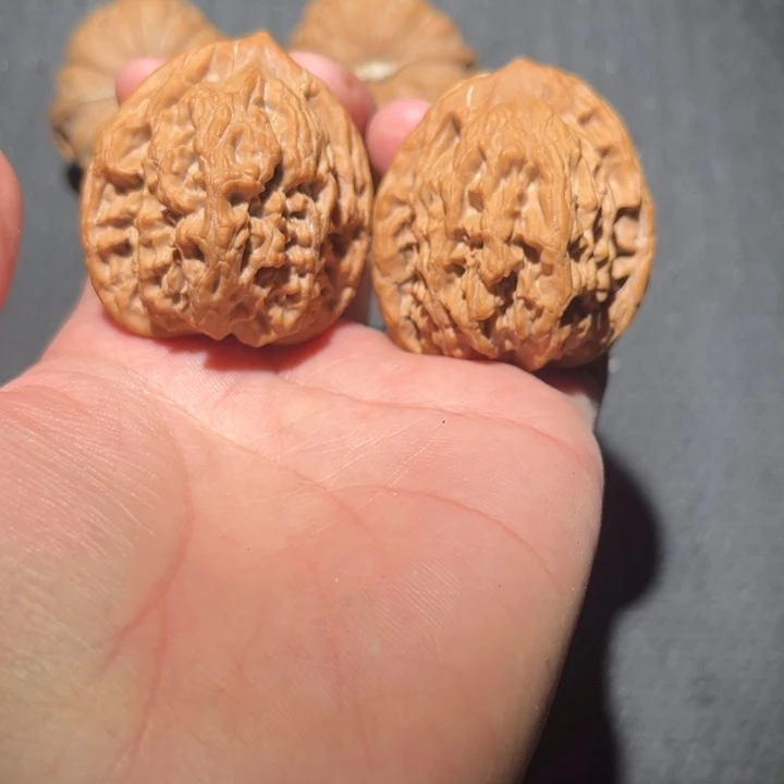 文玩核桃吊坠麦虎