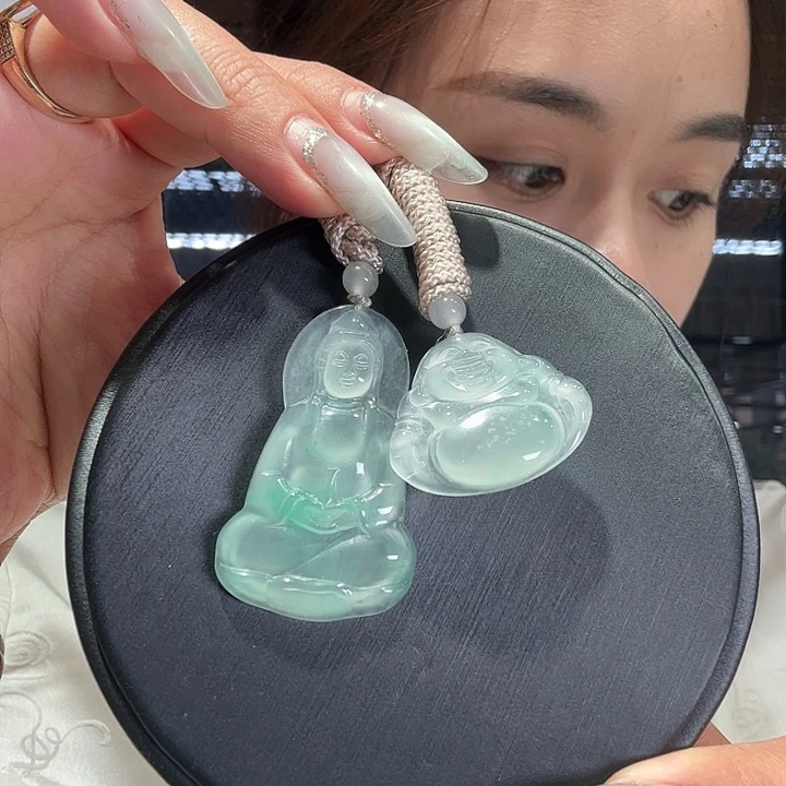 颈饰未镶嵌石英质玉（非洲翠）