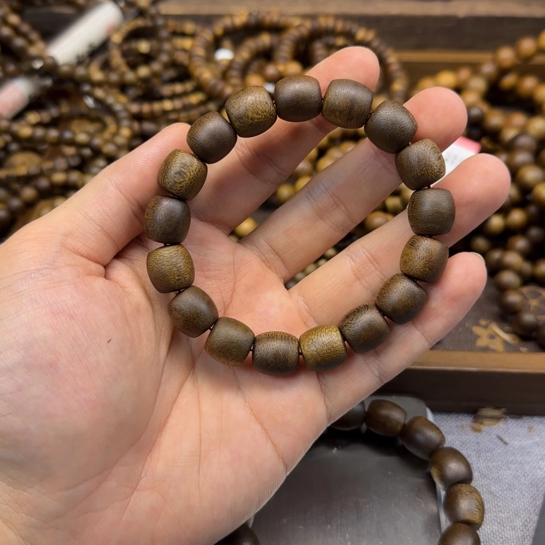 沉香沉香碎屑勾丝+12鼓珠海南莺歌绿乌身99沉