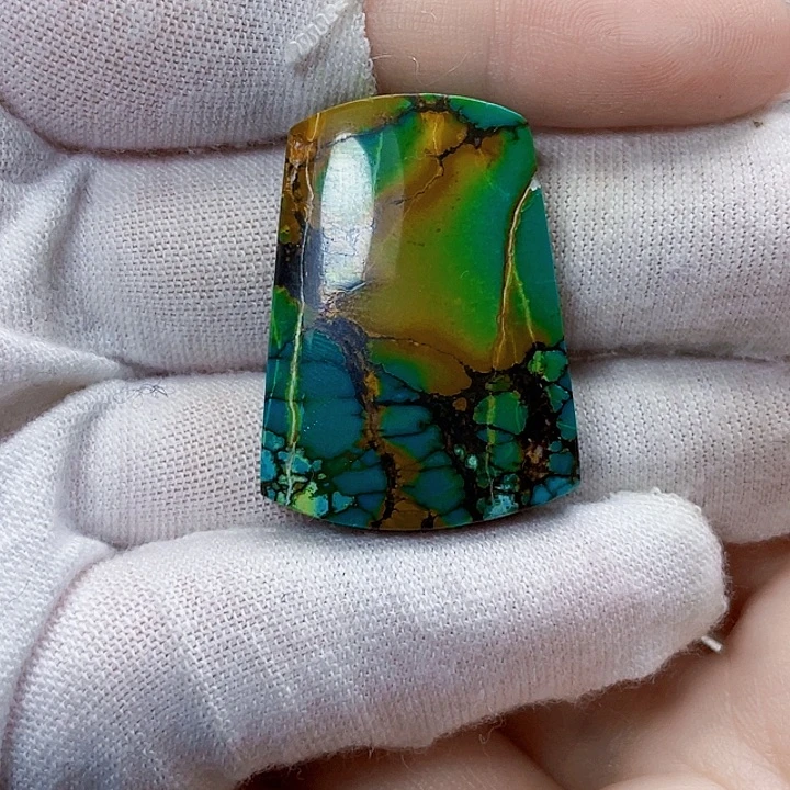 绿松石未镶嵌颈饰