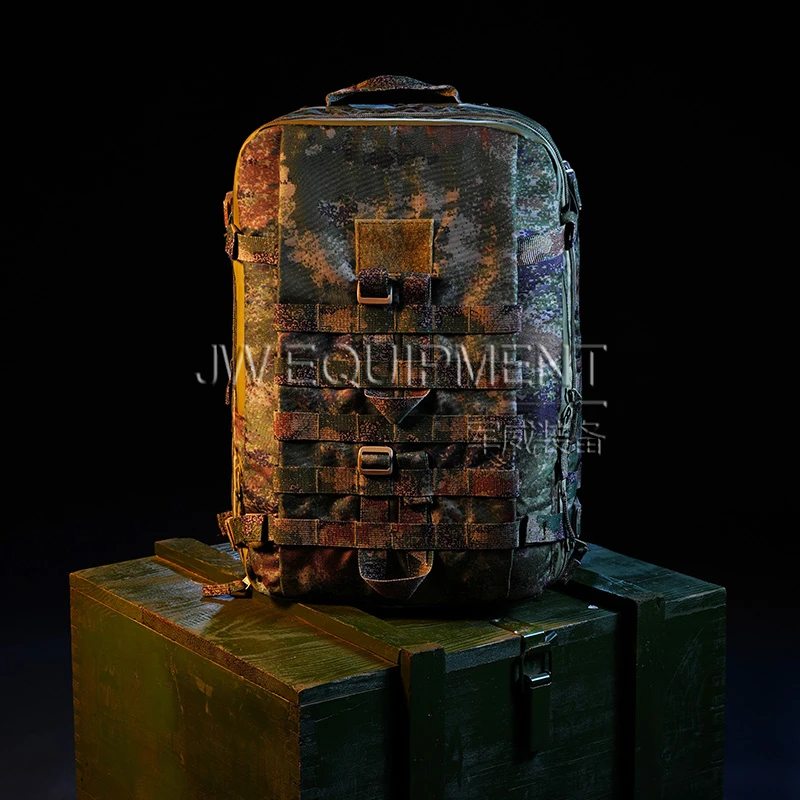 牛津纺防泼水户外大容量作训登山军迷徒步野营迷彩新式突击双肩包