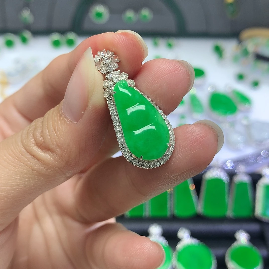 吊坠(不含链)18K金镶嵌翡翠