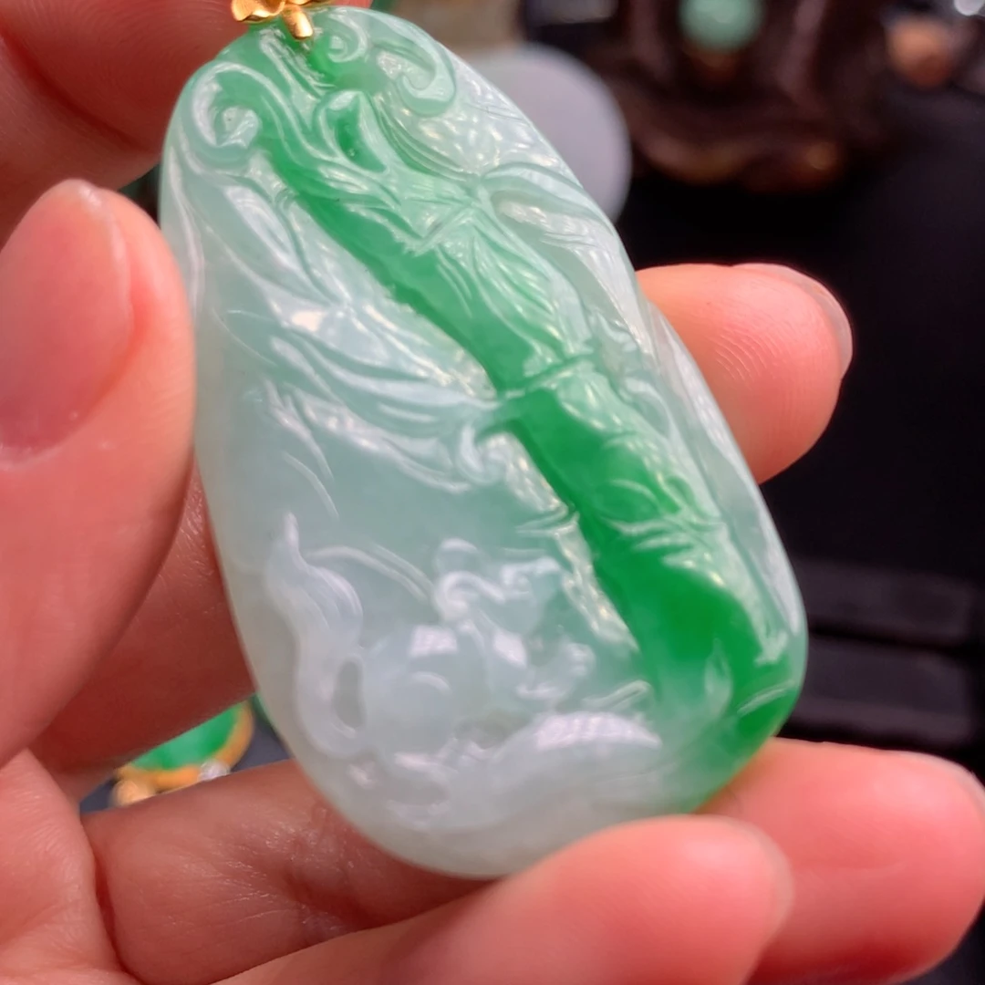 颈饰18K金镶嵌翡翠翡翠