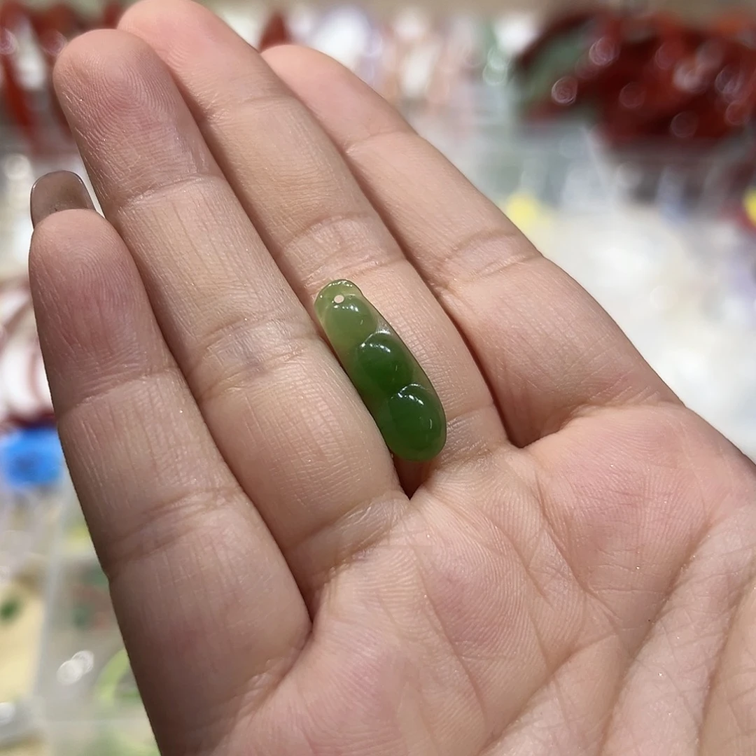 和田玉颈饰未镶嵌多****者