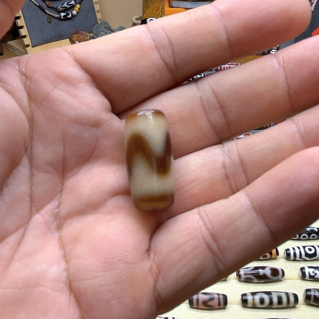 兰****合金颈饰玛瑙/玉髓