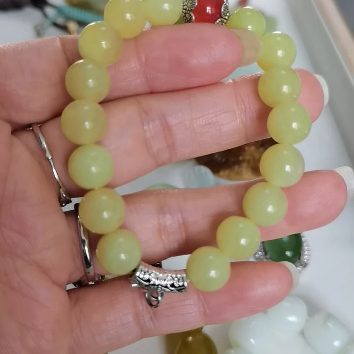 未镶嵌蛇纹石玉吊坠