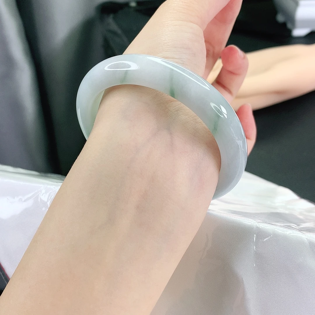 翡翠未镶嵌手镯57圈