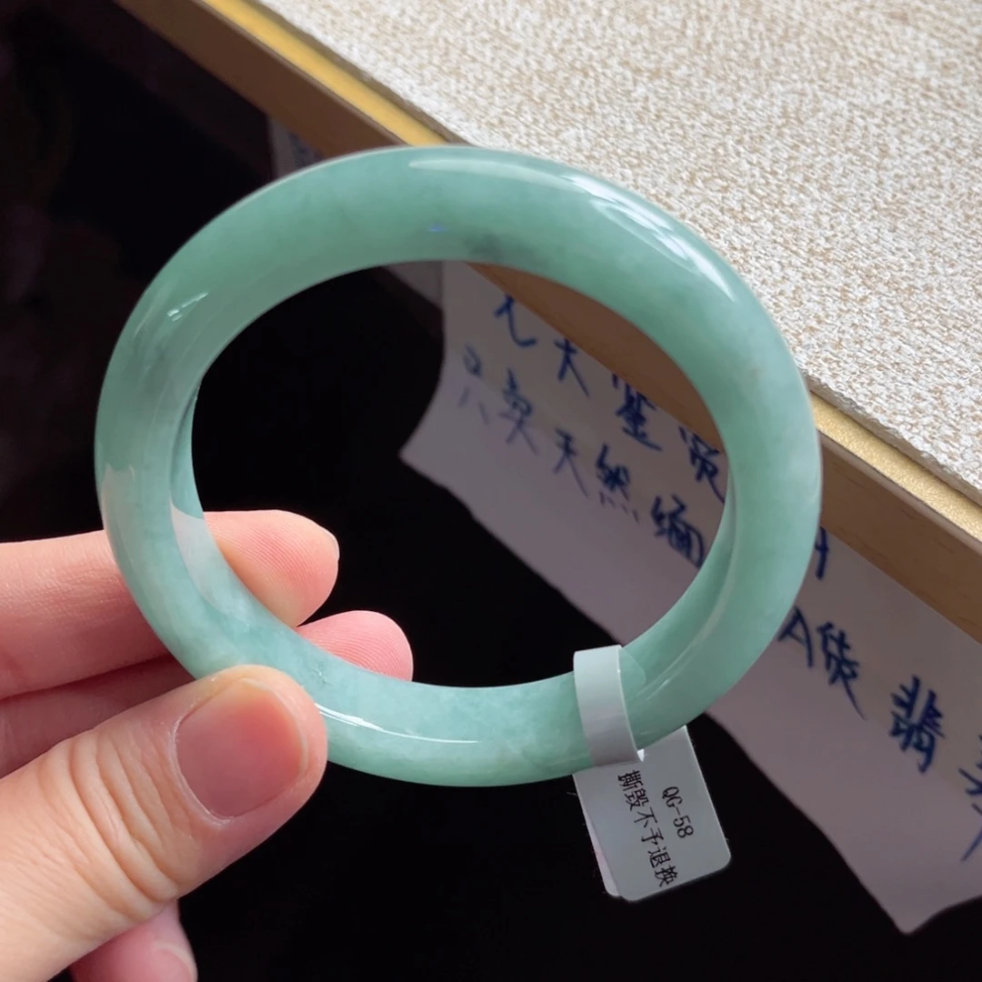 翡翠未镶嵌手镯手镯