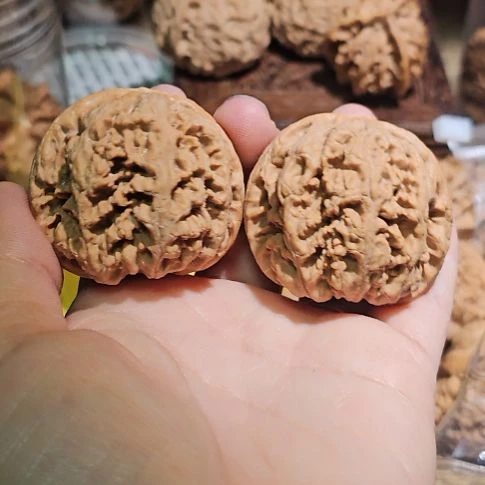 文玩核桃吊坠44粗筋