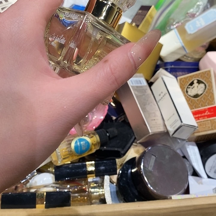 a***7花岗石铁合金香水沐浴露持久留香