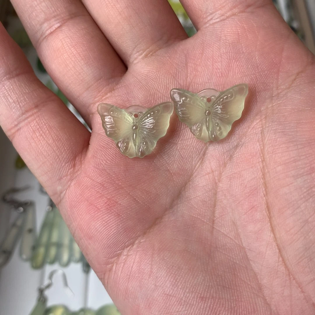 蛇纹石玉耳环未镶嵌