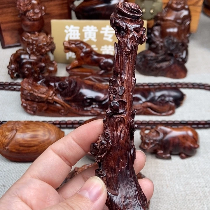 花梨木类端景台23.7克左右