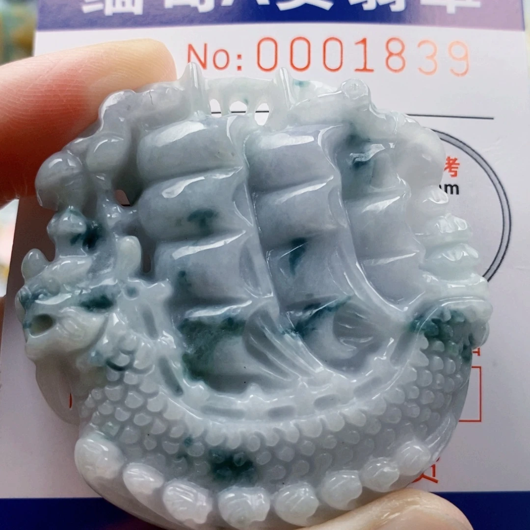 吊坠(不含链)未镶嵌翡翠