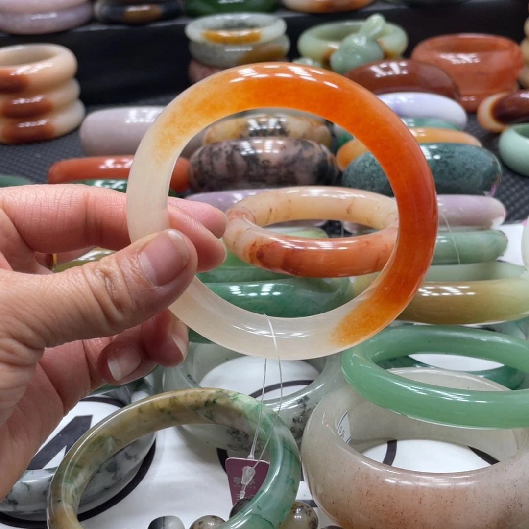 石英岩玉未镶嵌手镯