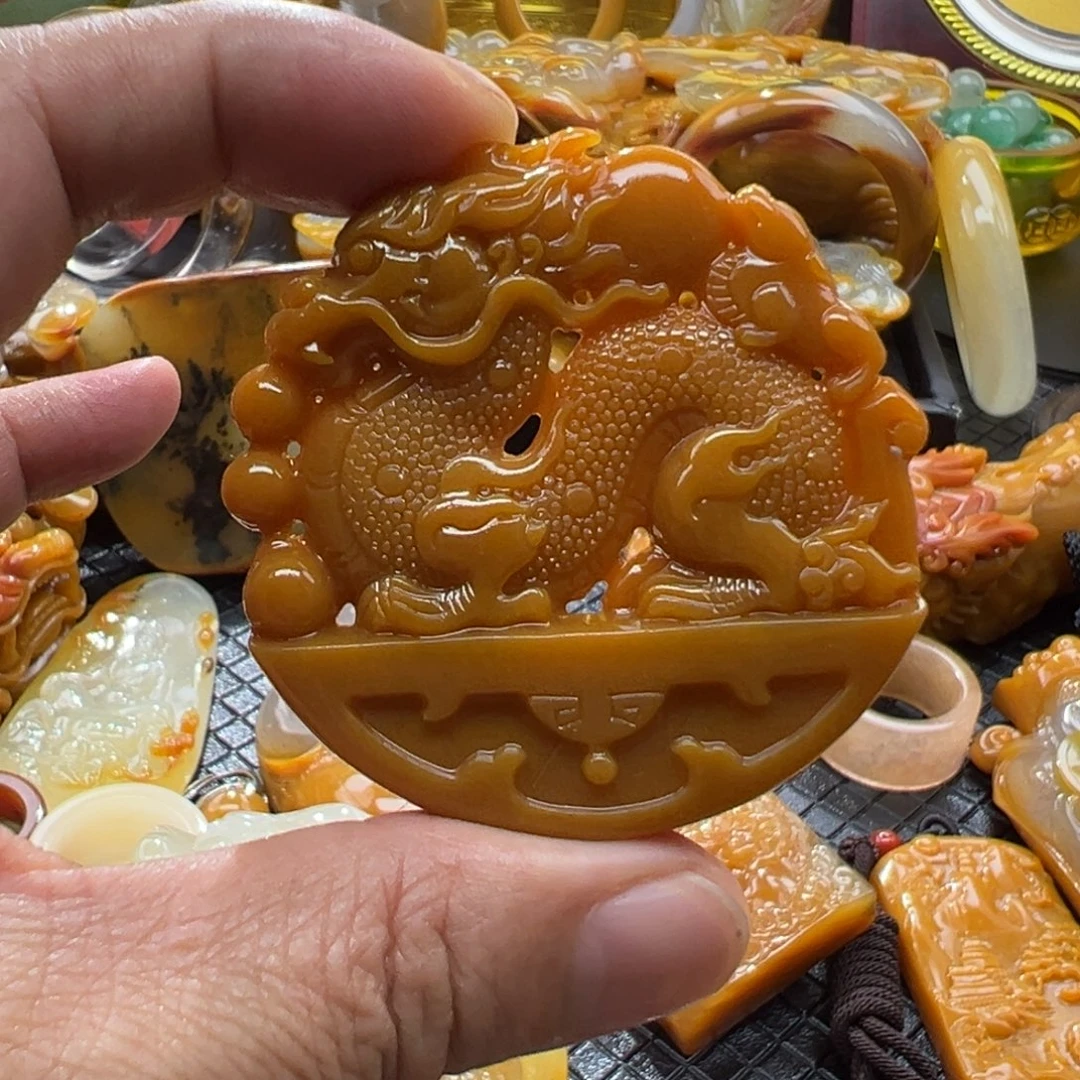 颈饰未镶嵌石英质玉