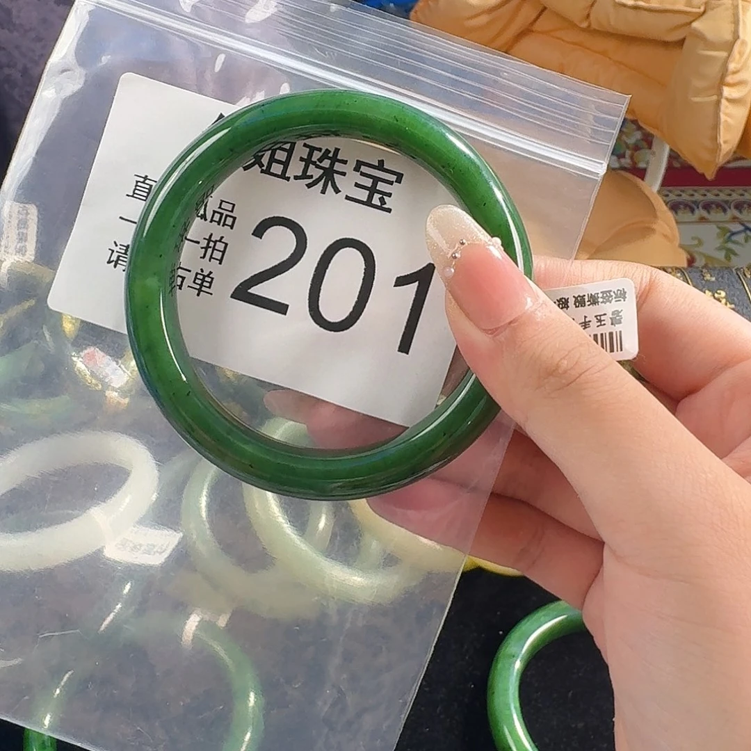颈饰未镶嵌和田玉手镯59 201