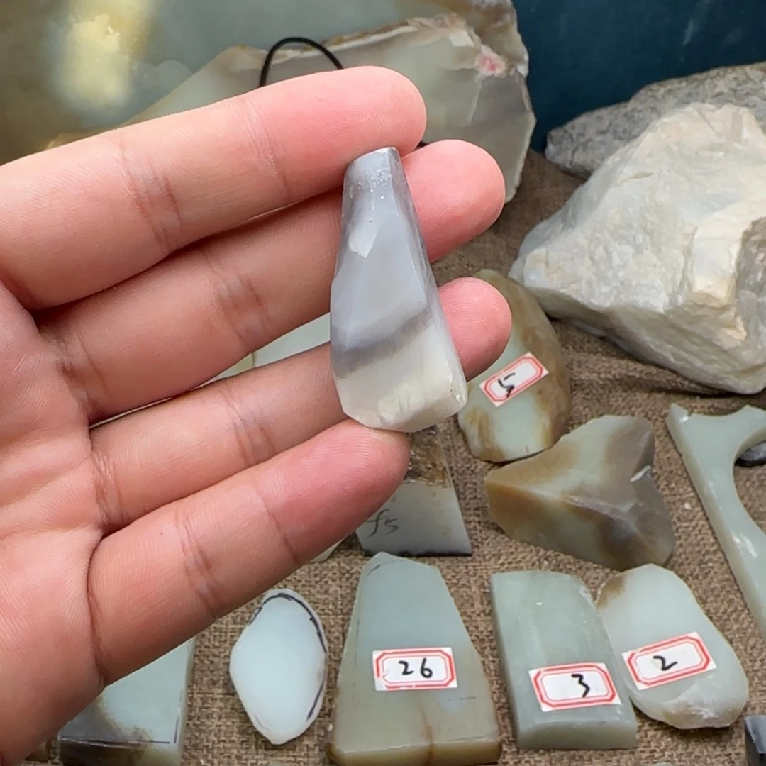 和田玉（糖玉）未镶嵌珠宝奇石