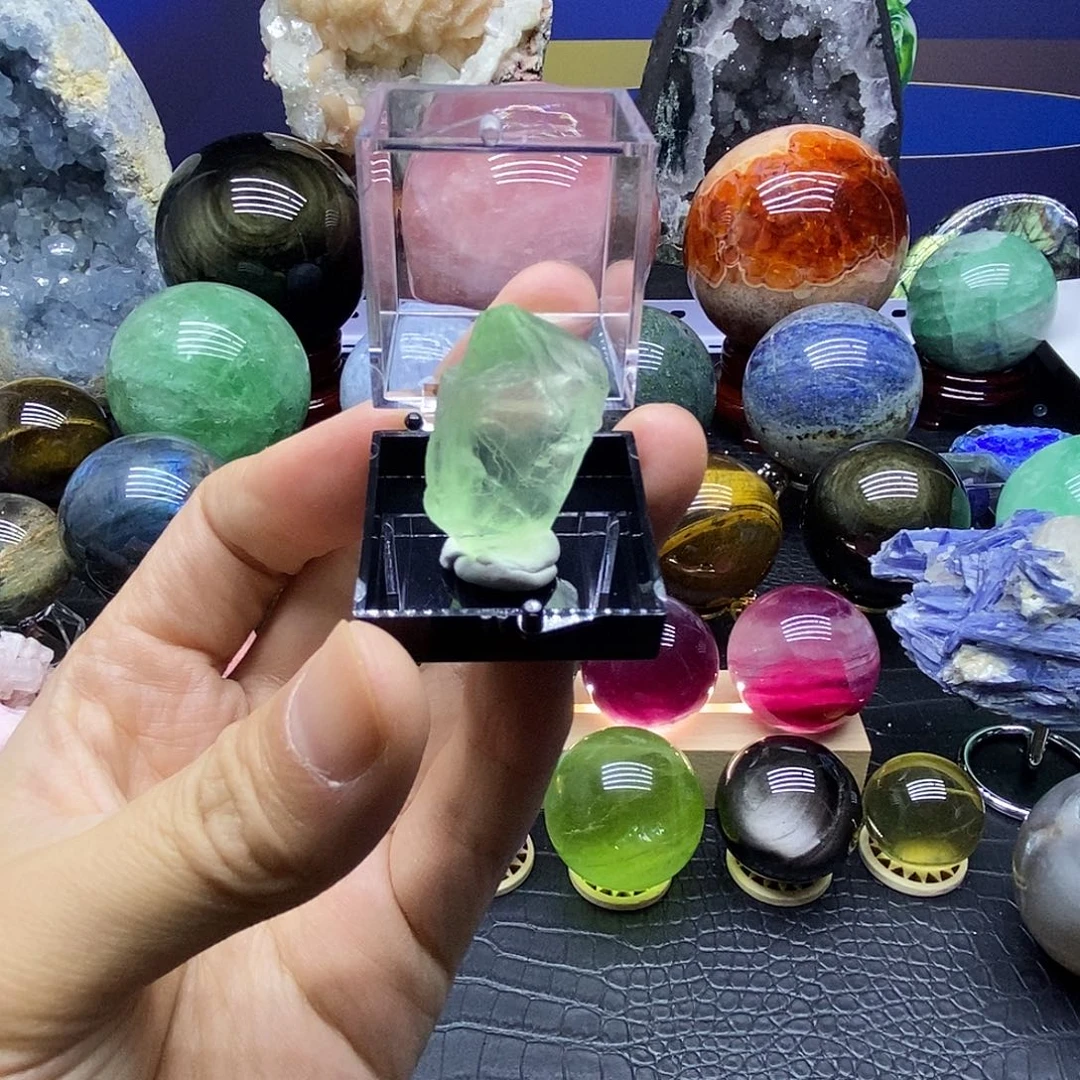 未镶嵌水晶大型摆件（非配饰）