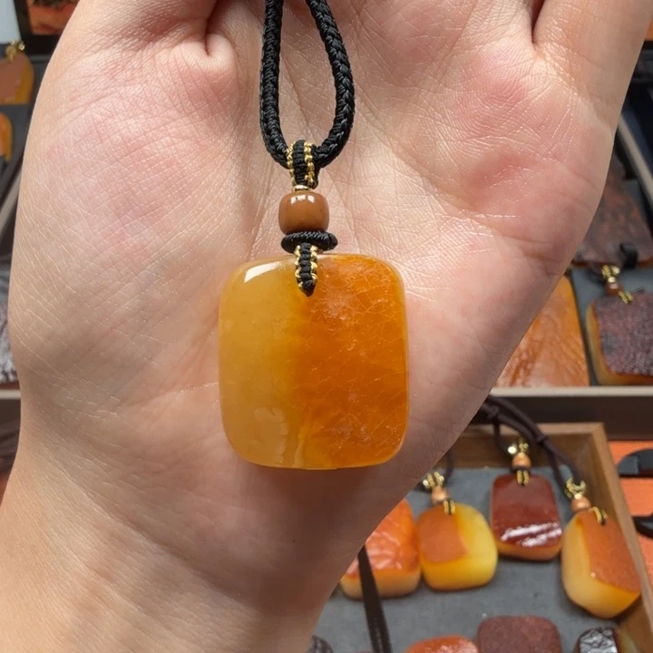 蜜蜡未镶嵌吊坠(赠链)