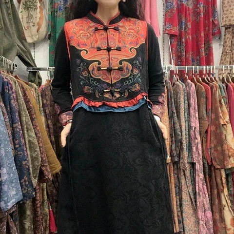 招财猫复古刺绣马甲裙小码