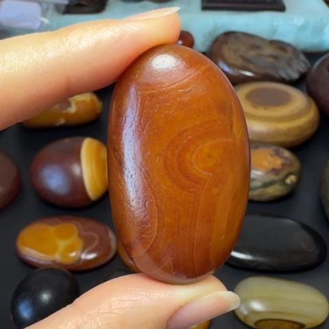 星***夜石材原石桌面摆件