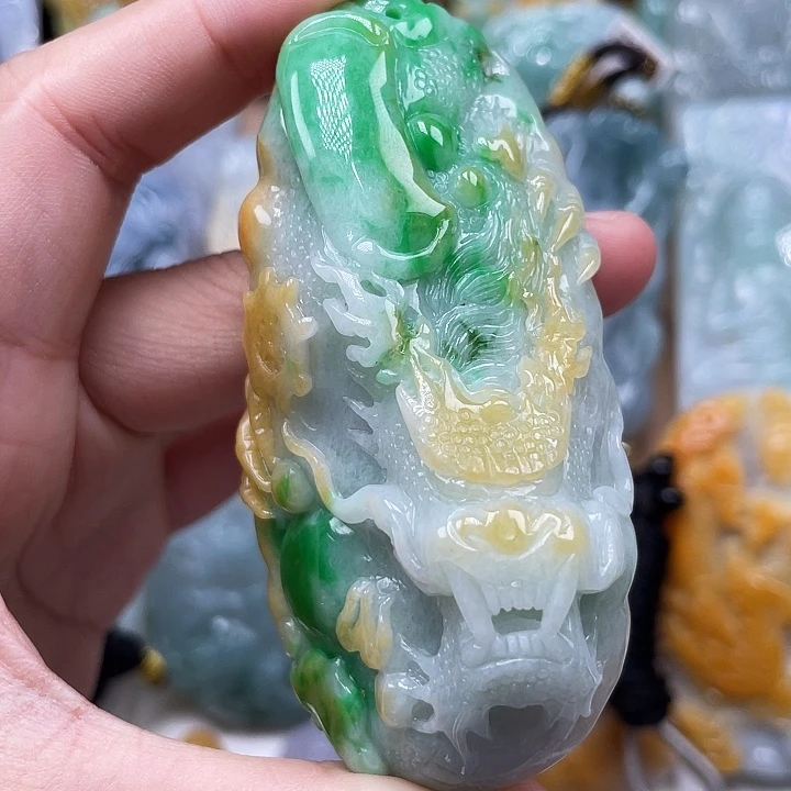 翡翠未镶嵌颈饰国***林天然