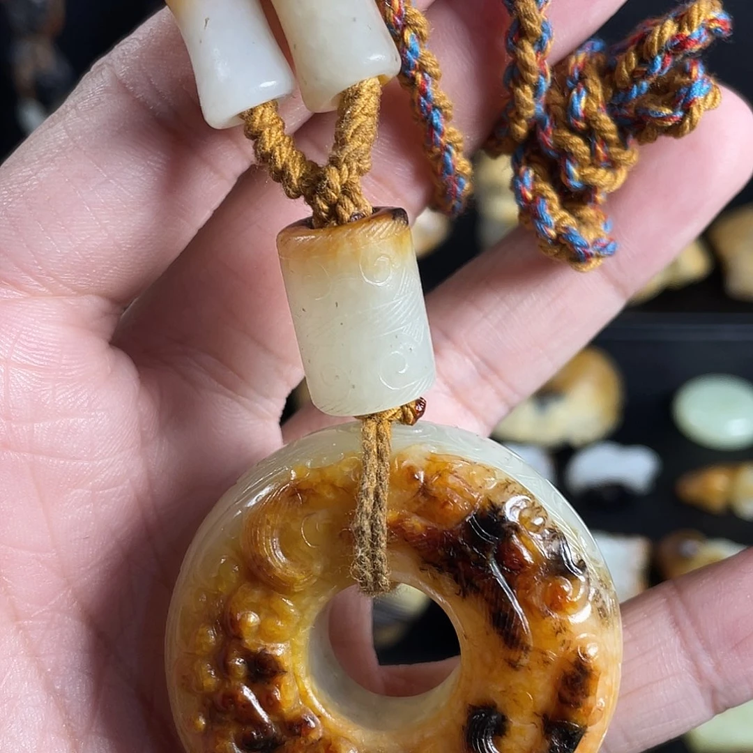 凡***凡和田玉未镶嵌颈饰