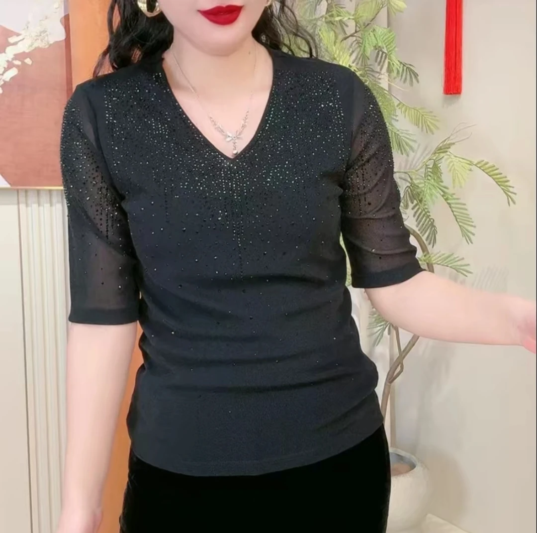 2025春季新款时尚百搭显瘦V领打底衫女精致重工镶钻正肩T恤上衣潮