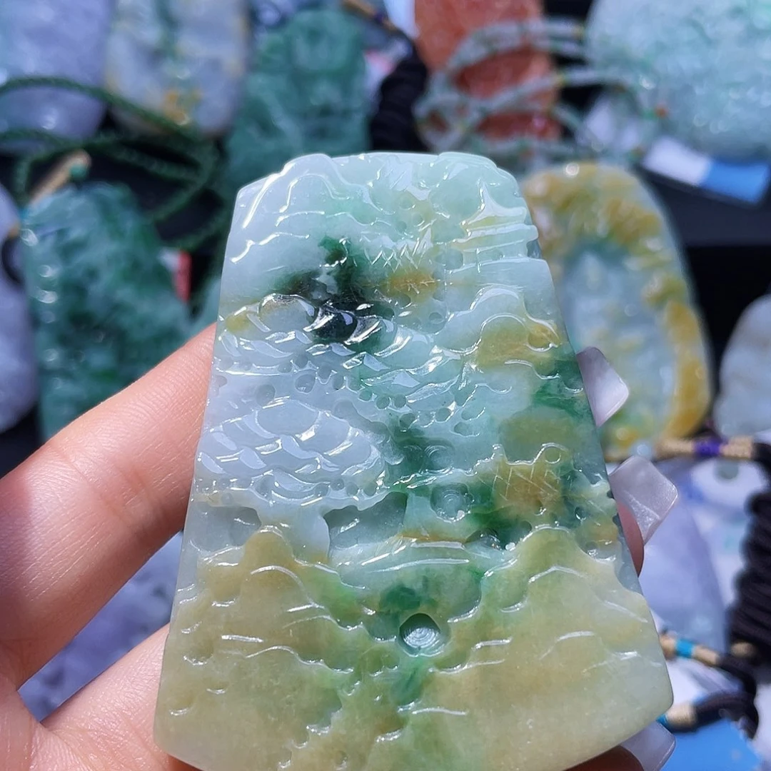 翡翠未镶嵌颈饰一