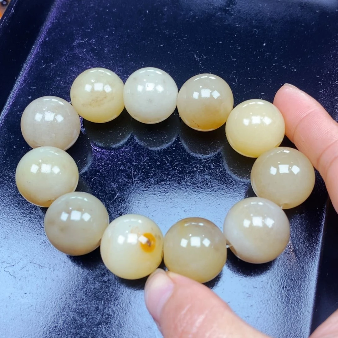 未镶嵌石英质玉（黄龙玉）颈饰