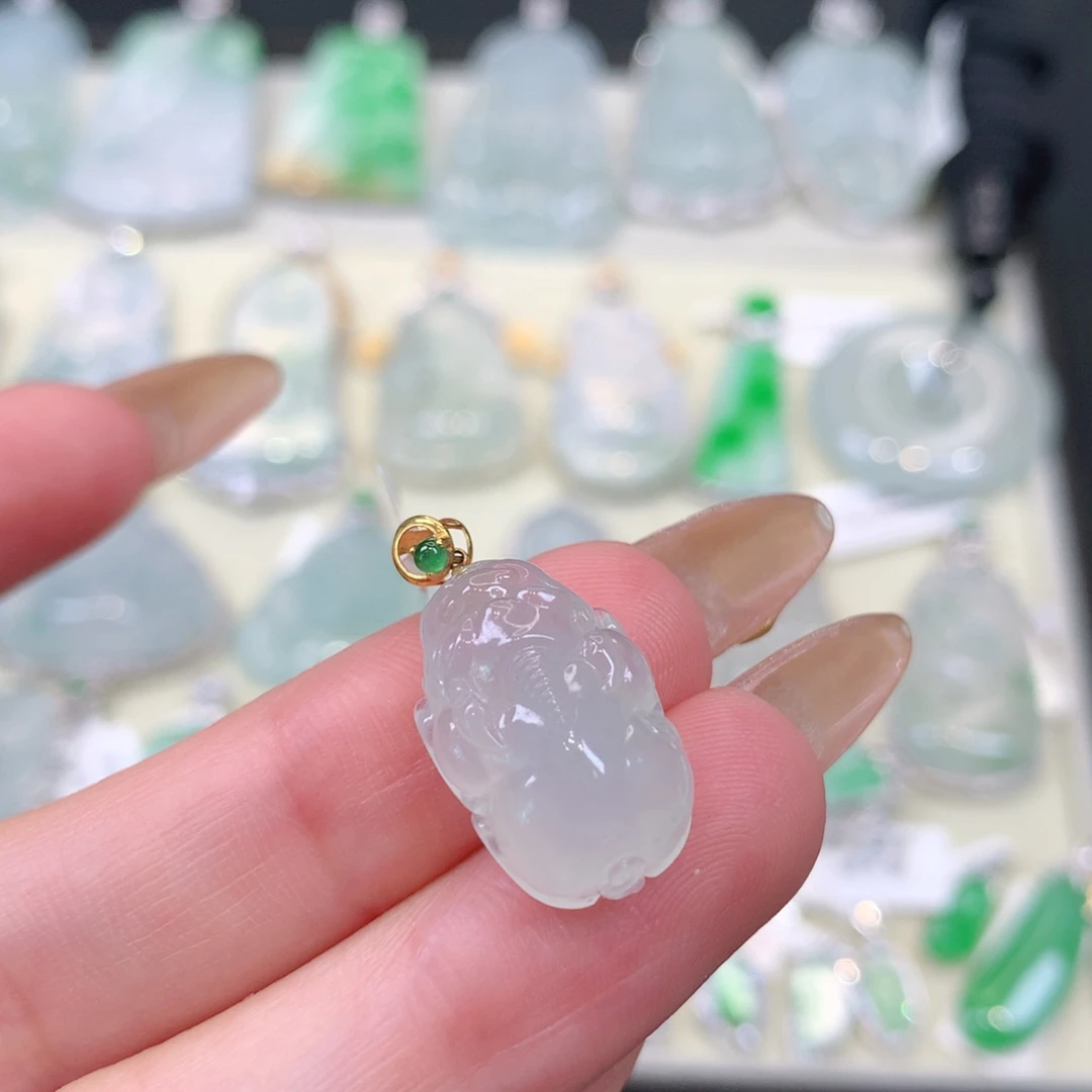 翡翠18K金镶嵌颈饰