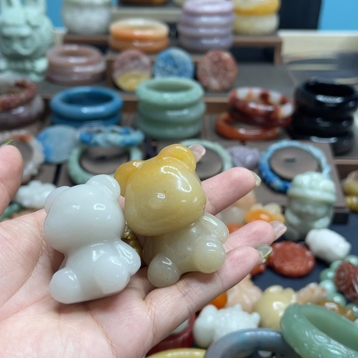 㦡***石英质玉（黄龙玉）合金颈饰