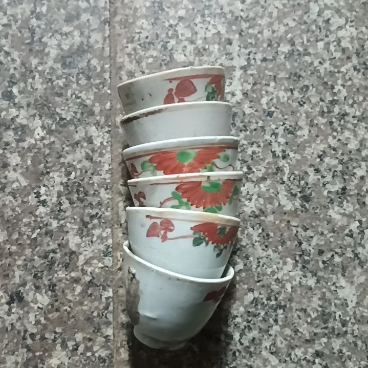 罐用****4粉彩小茶杯子，两个有点小瑕疵