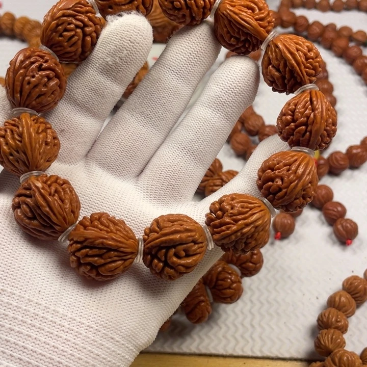 4号链接桃核手串一个