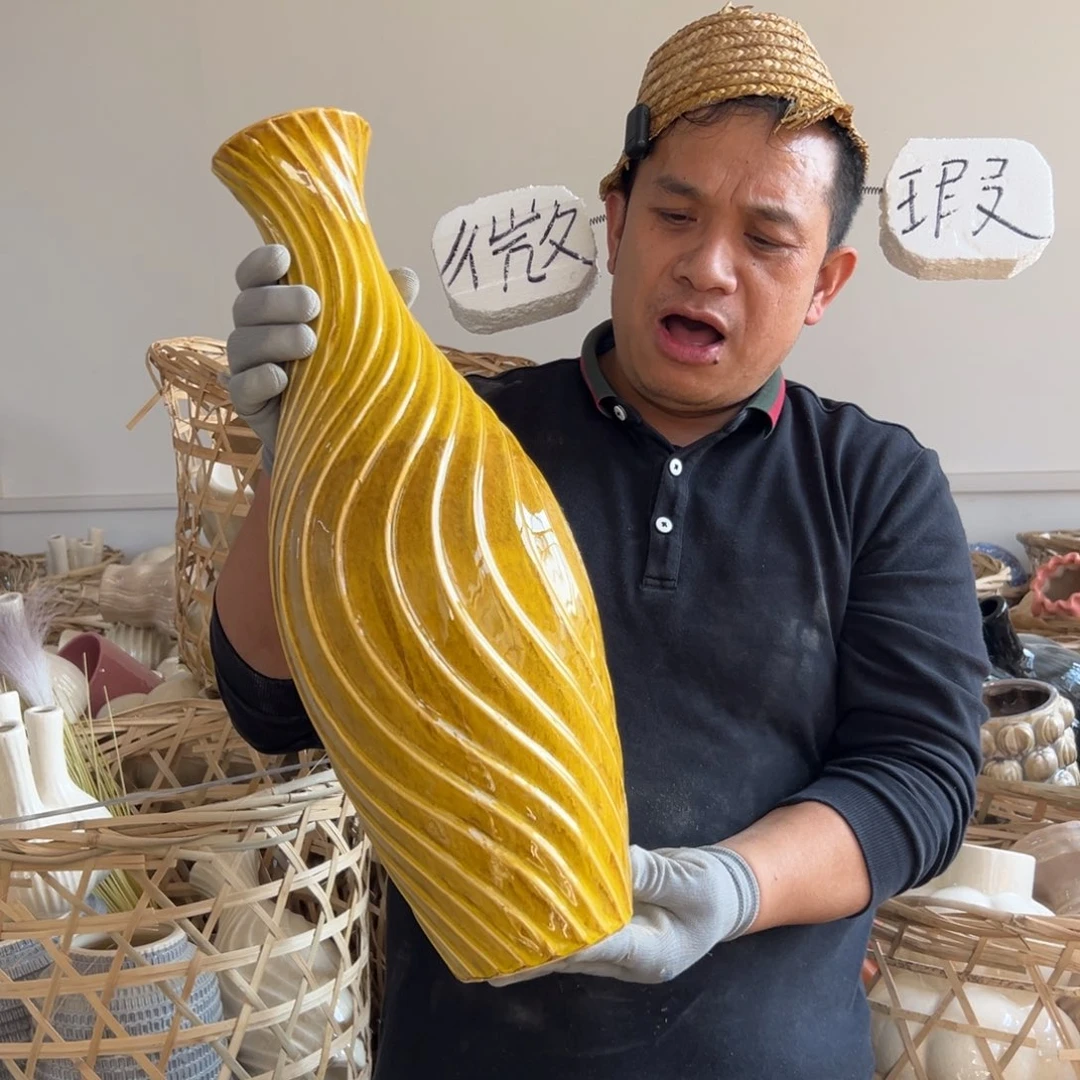 摆件189 号高中低温陶瓷瓶（部分微瑕）