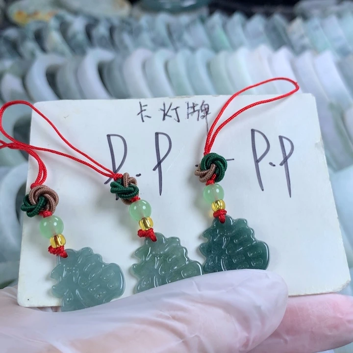 翡翠未镶嵌颈饰多样性发一件