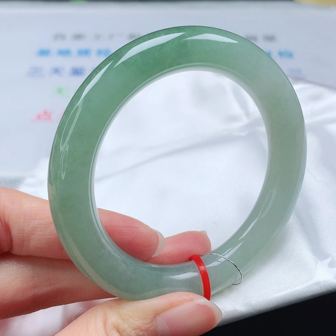 翡翠手镯（圆镯）未镶嵌53圆