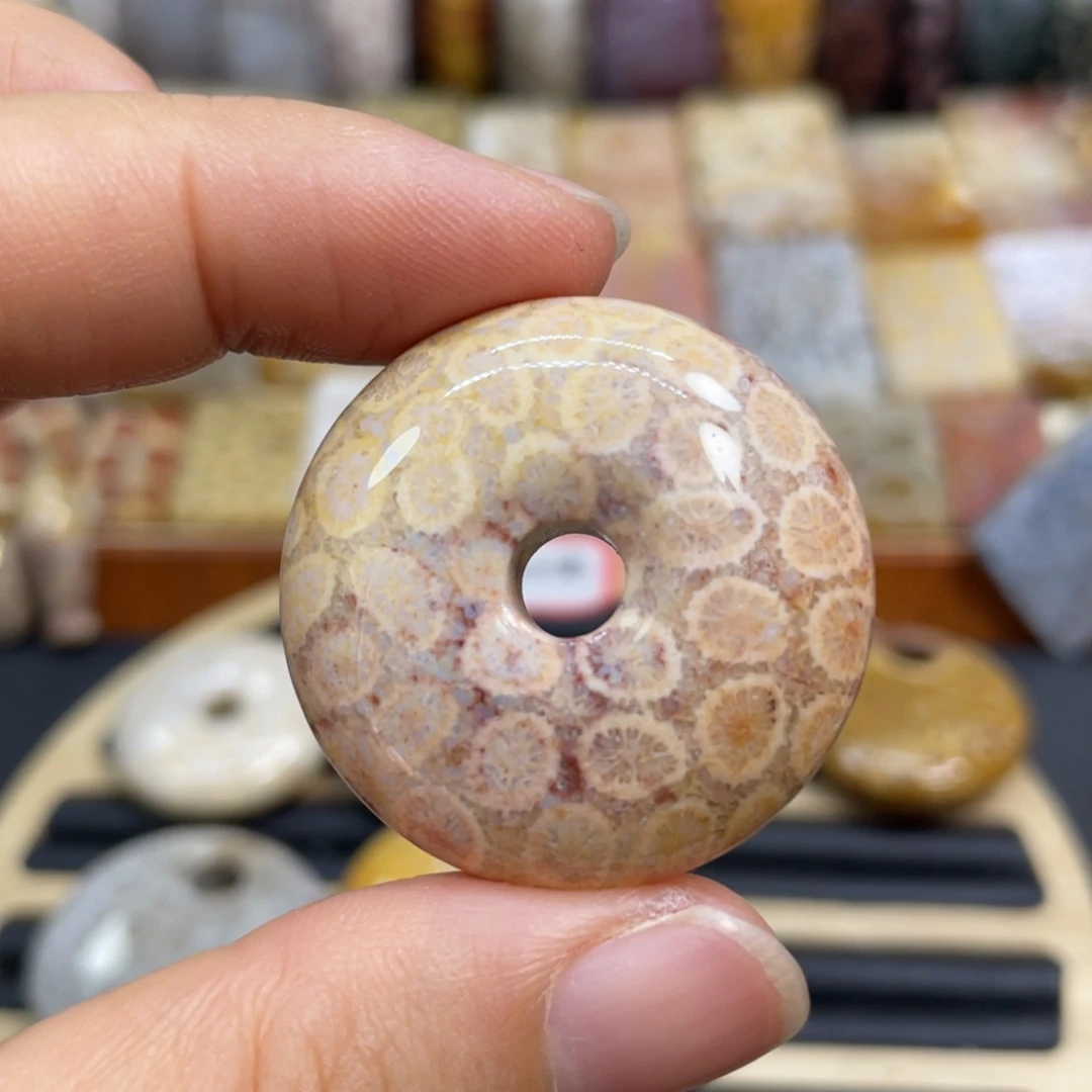 硅化玉未镶嵌颈饰k8