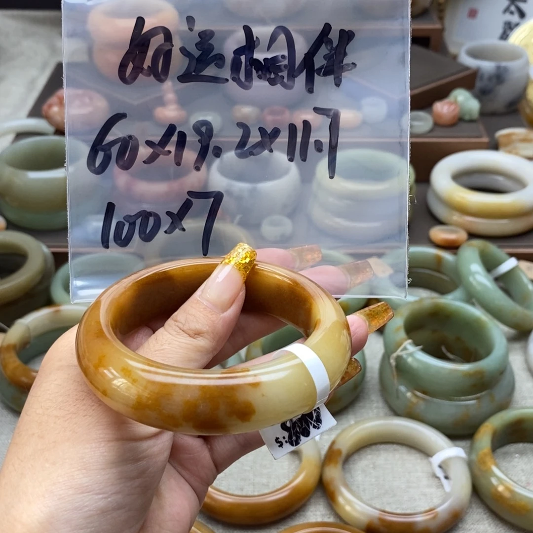 ****》石英质玉合金手镯