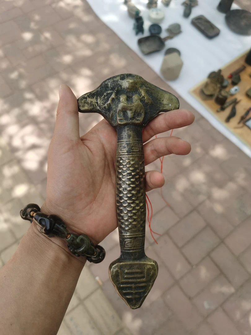 一件铜配件，商品如图