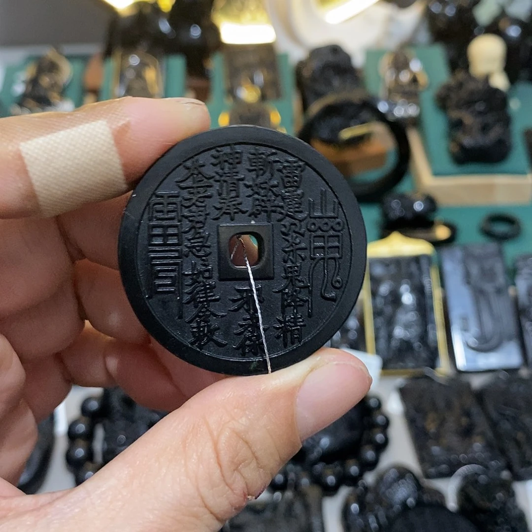 蛇纹石玉颈饰未镶嵌着**差