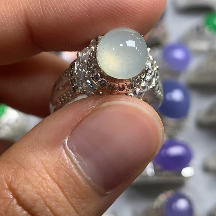 翡翠未镶嵌戒指铜托，卖裸石，需要二次镶嵌