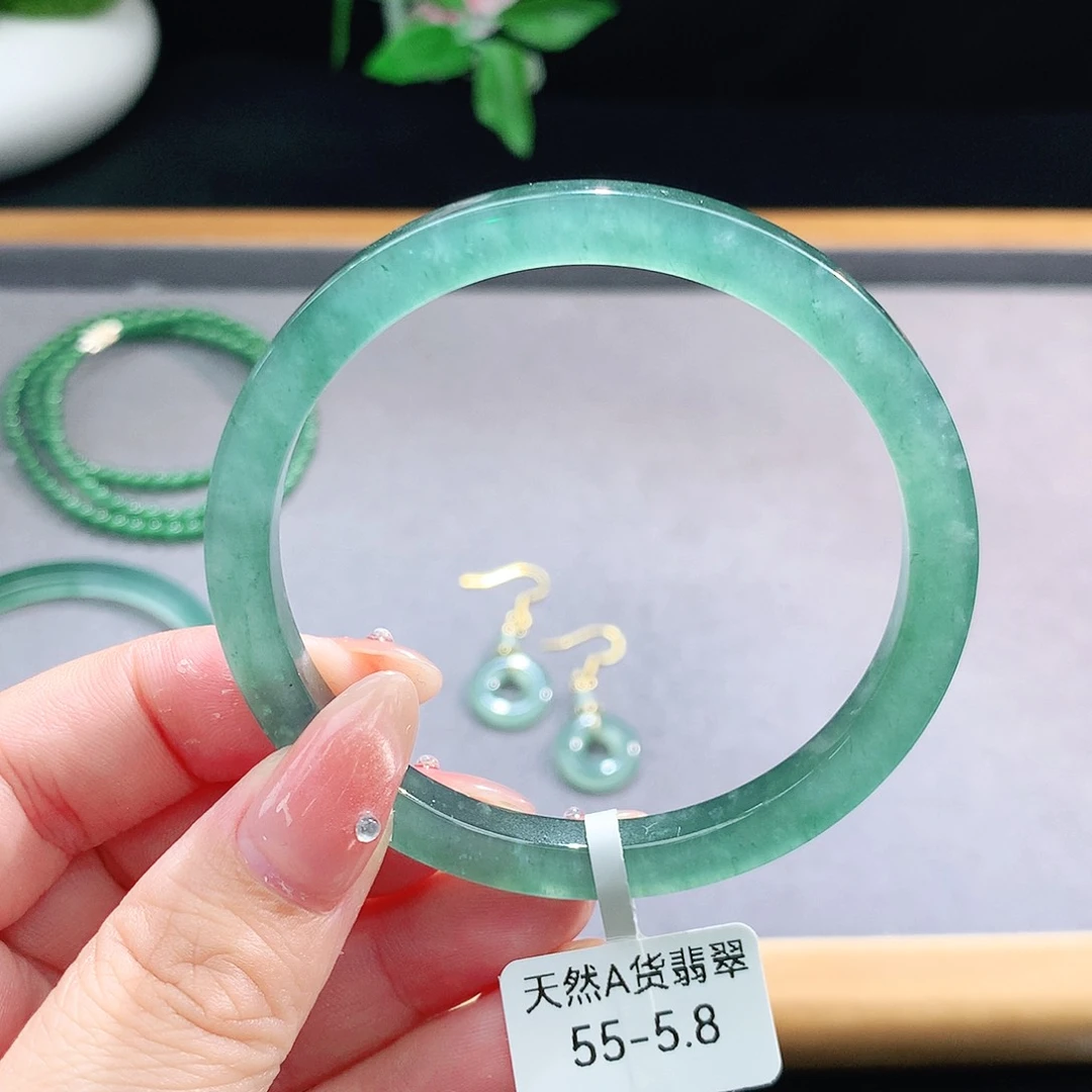 未镶嵌手镯（圆镯）翡翠