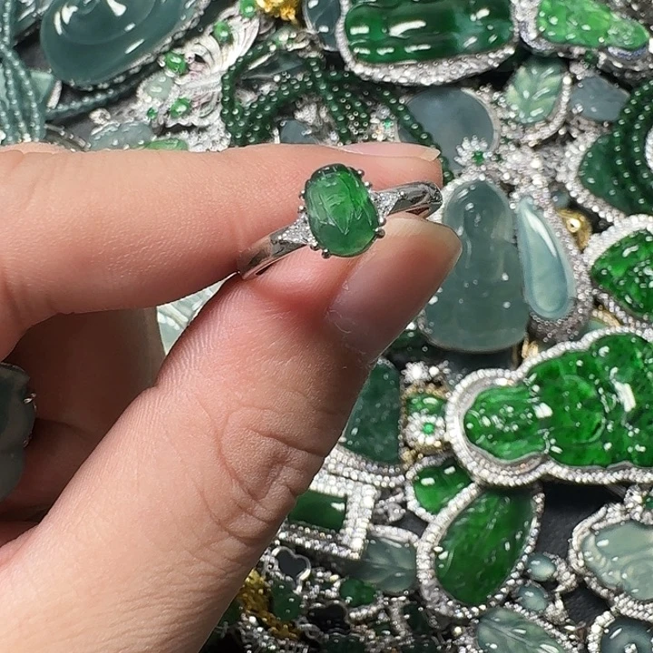 翡翠未镶嵌颈饰天然A货翡翠放漏