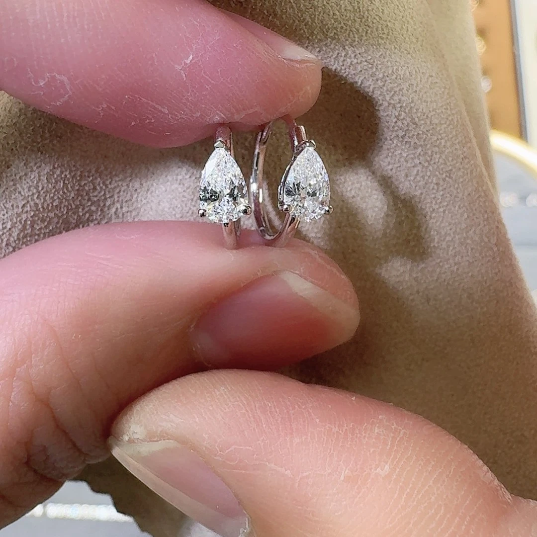 18K金镶嵌耳饰钻石30+30分天然水滴钻耳环一对