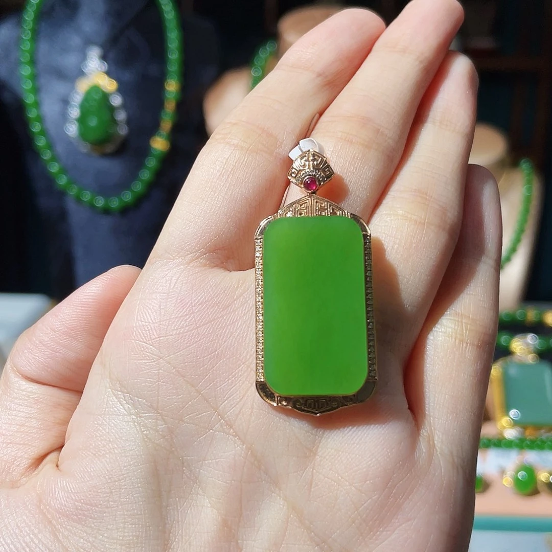 和田玉（碧玉）18K金镶嵌颈饰