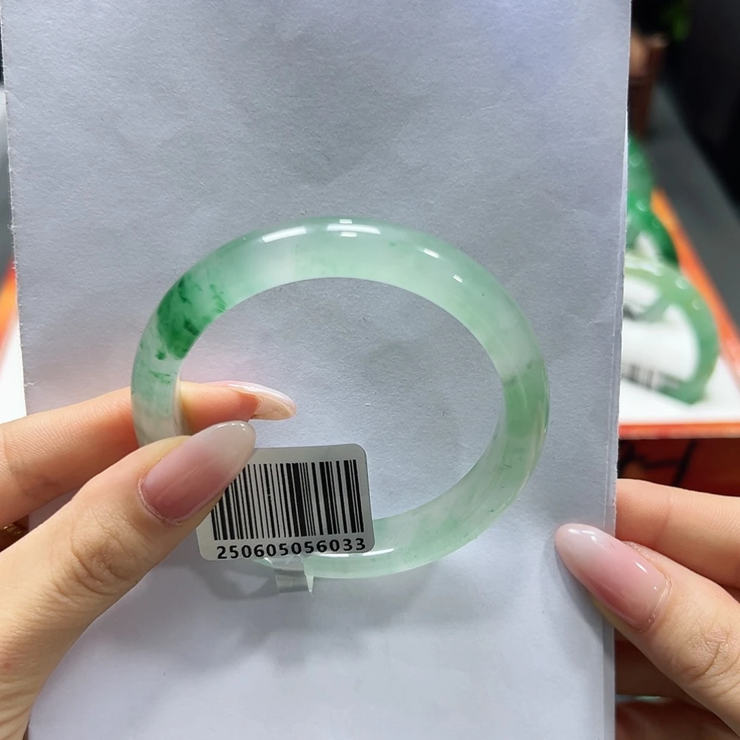 胜***胜石英质玉手镯未镶嵌