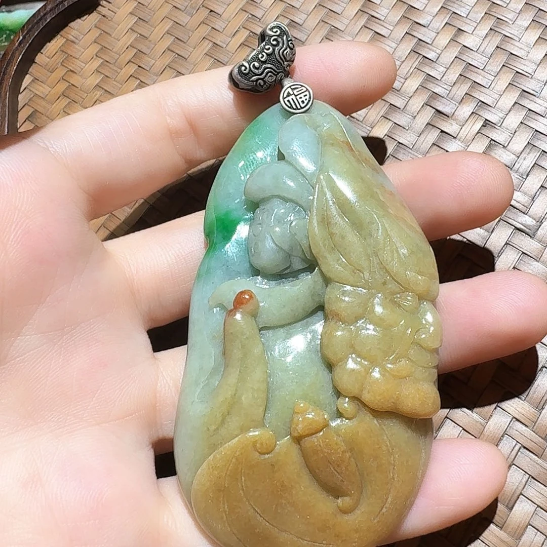 颈饰未镶嵌翡翠个性十足